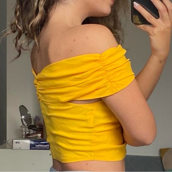 Zara off the shoulder bright yellow ruched crop top size small - Picture 2 of 9